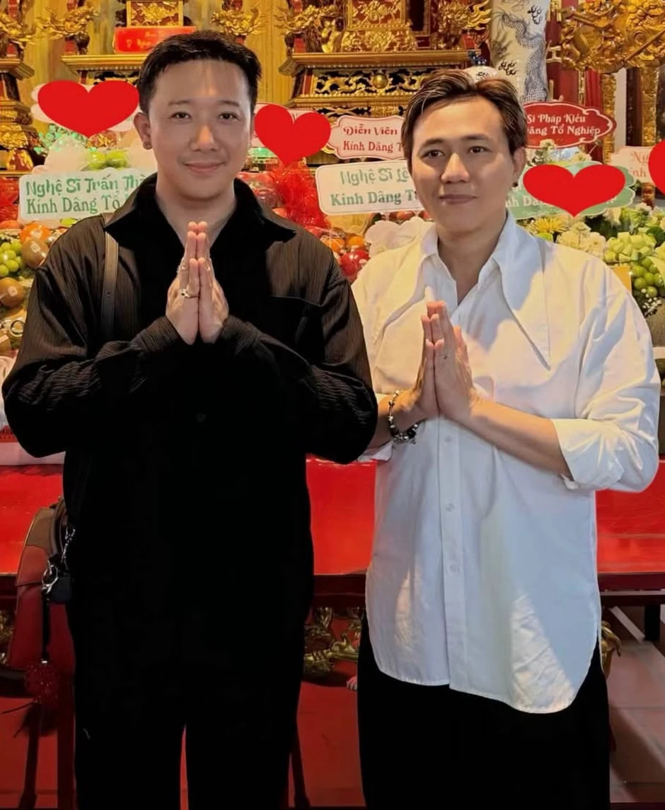 Trấn Thành, Cẩm Ly và các nghệ sĩ dâng hương tại nhà thờ Tổ của Hoài Linh