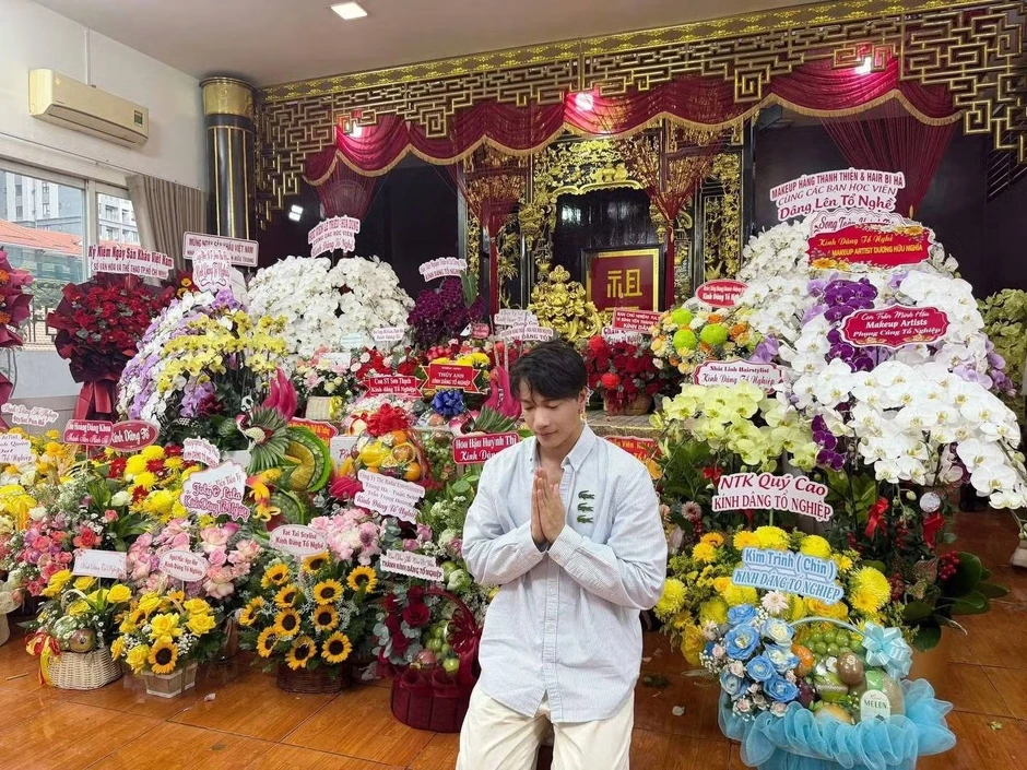 Trấn Thành, Cẩm Ly và các nghệ sĩ dâng hương tại nhà thờ Tổ của Hoài Linh
