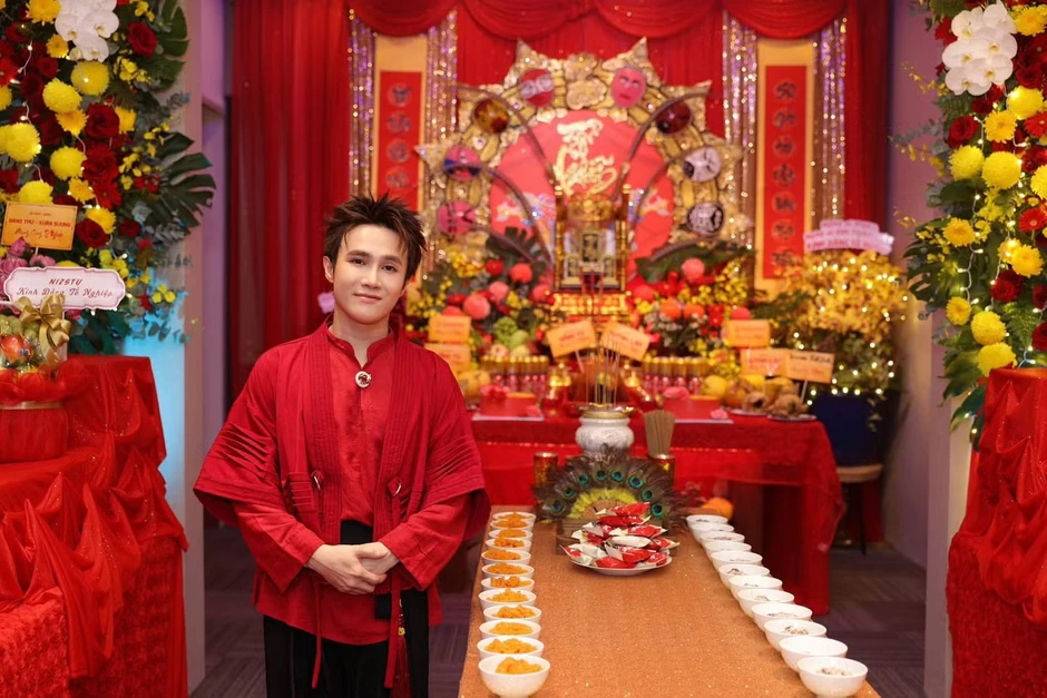 Trấn Thành, Cẩm Ly và các nghệ sĩ dâng hương tại nhà thờ Tổ của Hoài Linh