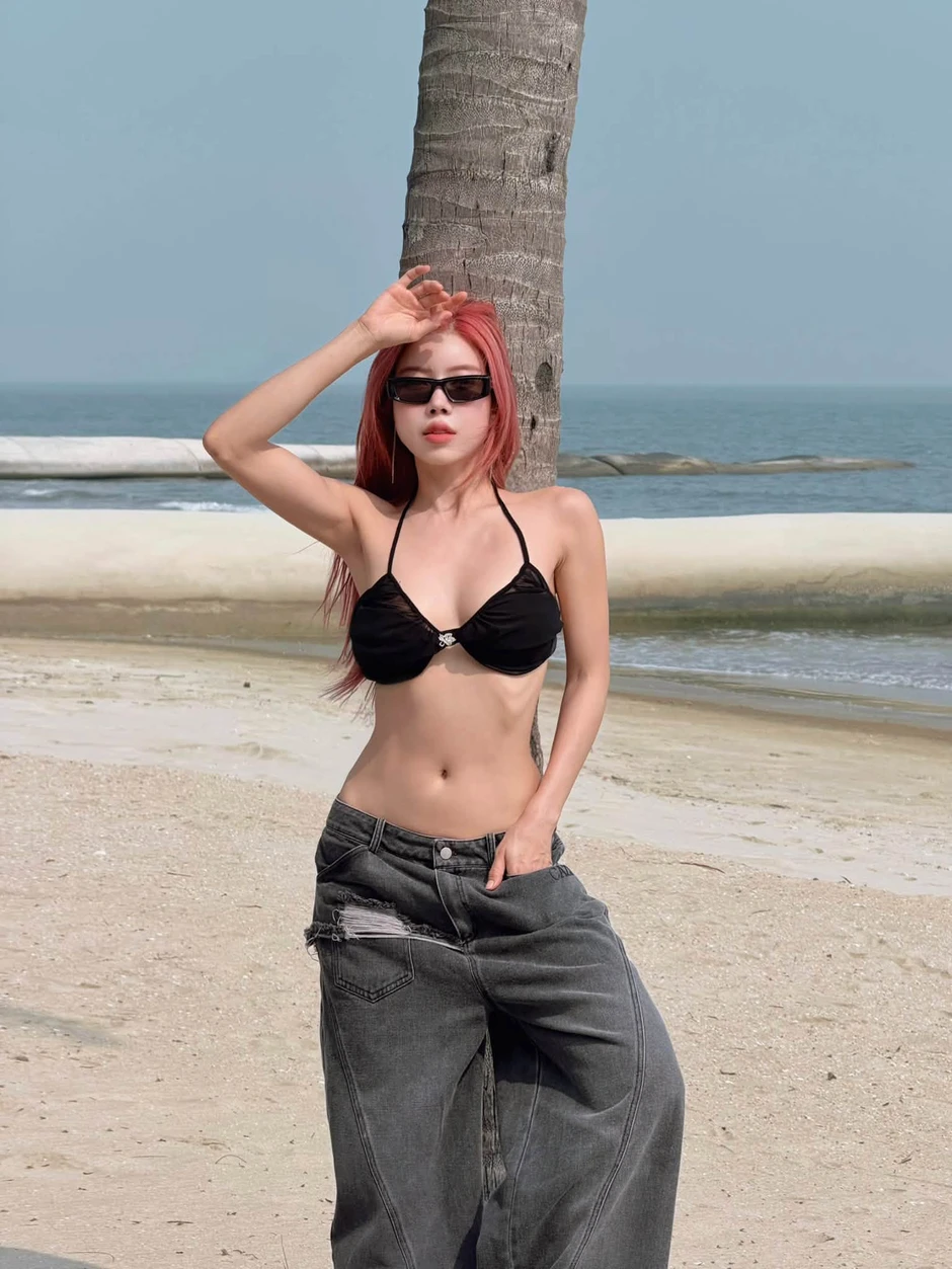 Trang Pháp "đốt cháy" mùa hè, khoe dáng thon gọn khiến CĐM không khỏi ngỡ ngàng Trang Pháp "đốt cháy" mùa hè, khoe dáng thon gọn khiến CĐM không khỏi ngỡ ngàng
