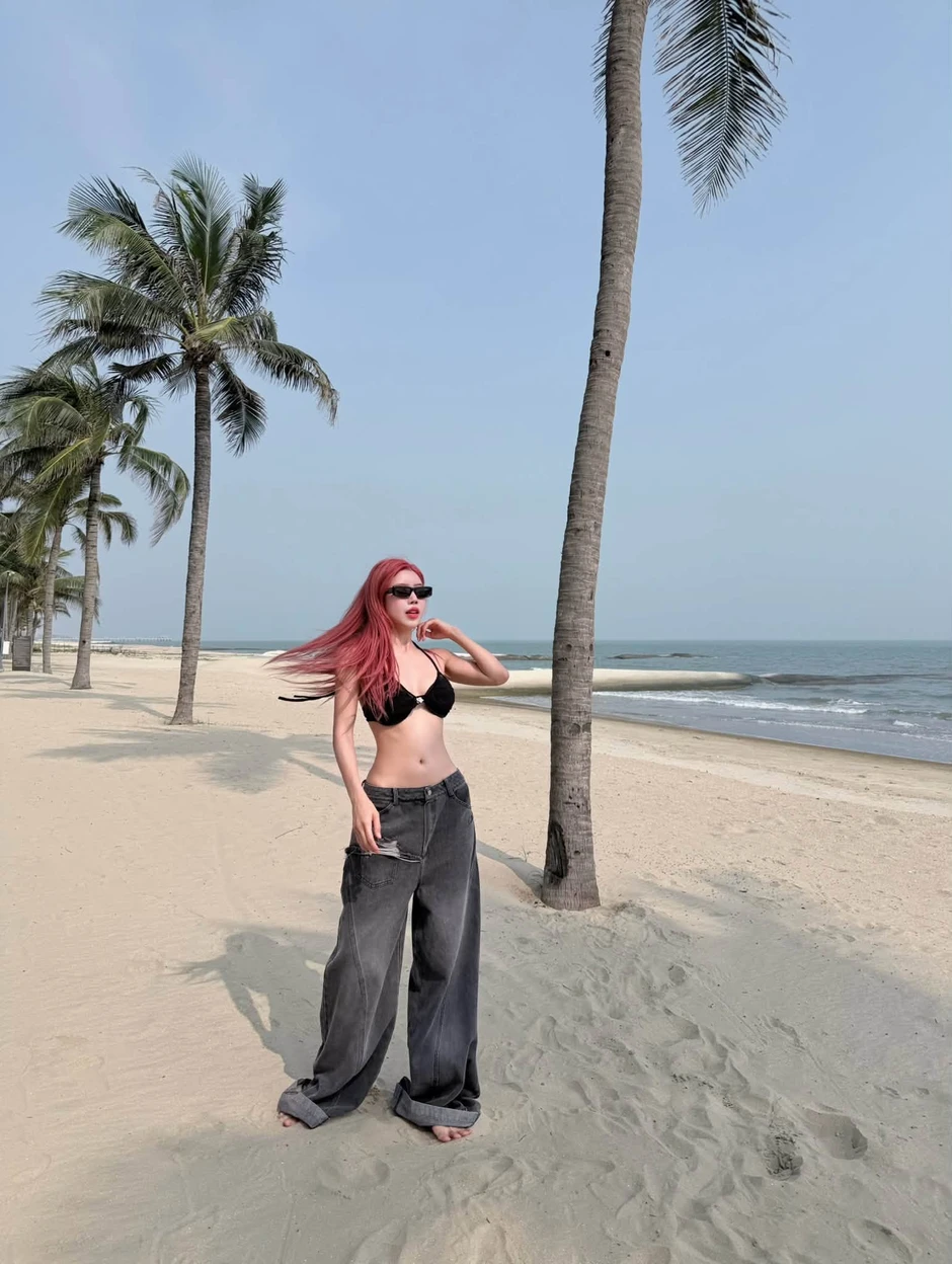 Trang Pháp "đốt cháy" mùa hè, khoe dáng thon gọn khiến CĐM không khỏi ngỡ ngàng Trang Pháp "đốt cháy" mùa hè, khoe dáng thon gọn khiến CĐM không khỏi ngỡ ngàng