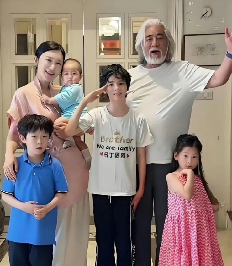 Trùm phim kiếm hiệp lên kế hoạch có con ở tuổi 75 Trùm phim kiếm hiệp lên kế hoạch có con ở tuổi 75