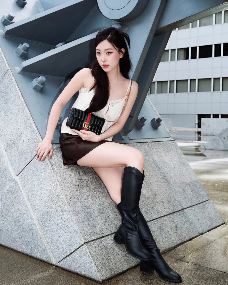 Viral clip mỹ nhân 2K5 bắn cung "rụng cả tim fan", nụ cười bừng sáng không cưỡng lại nổi