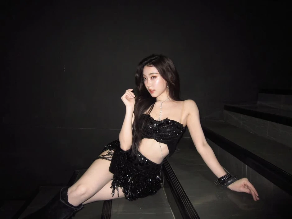 Viral clip mỹ nhân 2K5 bắn cung "rụng cả tim fan", nụ cười bừng sáng không cưỡng lại nổi