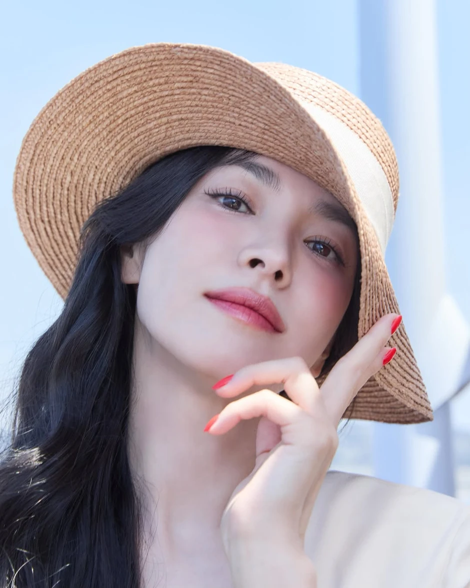 Viral nhan sắc tuổi 23 của Song Hye Kyo: So với hiện tại mà ngỡ ngàng!