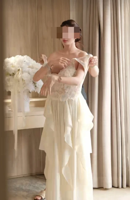 Vô tình để lọt góc máy "nhạy cảm", đoạn video quảng cáo sản phẩm khiến CĐM tranh cãi Vô tình để lọt góc máy "nhạy cảm", đoạn video quảng cáo sản phẩm khiến CĐM tranh cãi