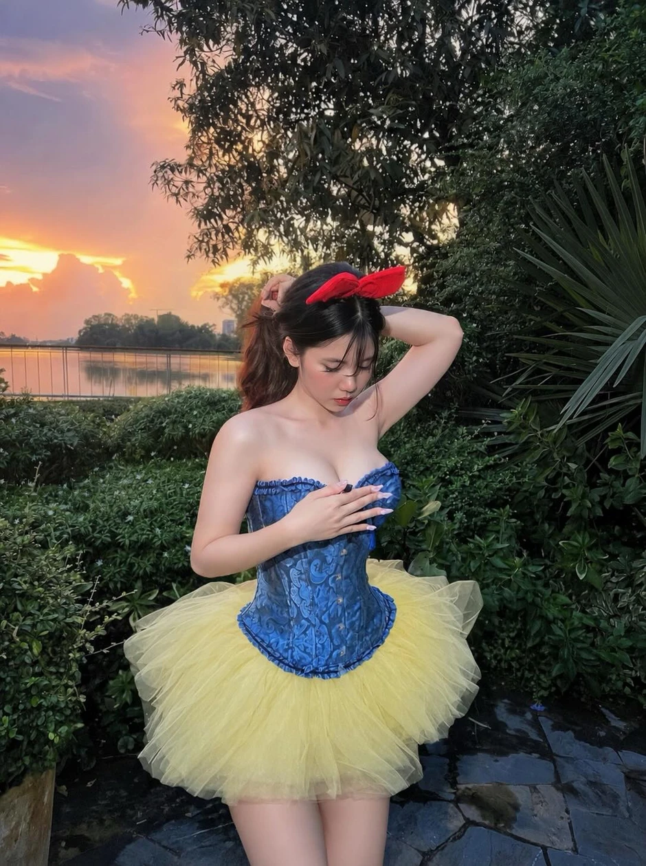 "Mắc kẹt" trong ký ức tuổi thơ, hot girl quyết tâm cosplay Bạch Tuyết "Mắc kẹt" trong ký ức tuổi thơ, hot girl quyết tâm cosplay Bạch Tuyết