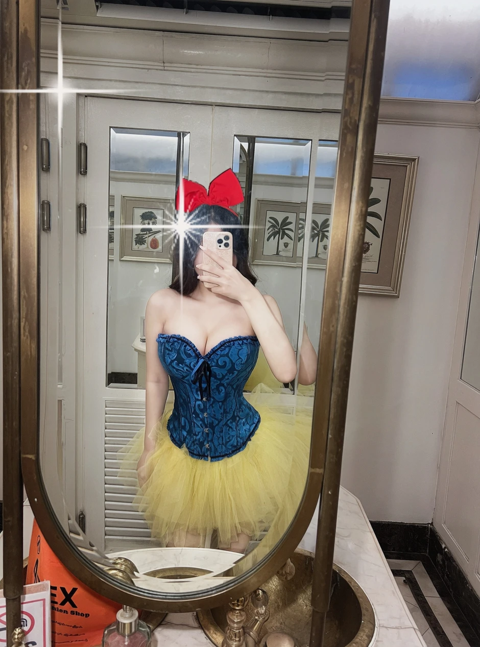 "Mắc kẹt" trong ký ức tuổi thơ, hot girl quyết tâm cosplay Bạch Tuyết "Mắc kẹt" trong ký ức tuổi thơ, hot girl quyết tâm cosplay Bạch Tuyết