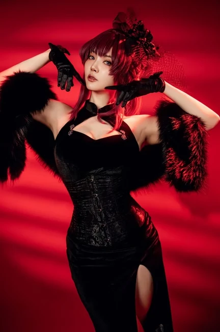 "Mở bát" ngày hội Halloween, nữ coser "triệu follow" lập tức chiếm trọn mọi sự chú ý