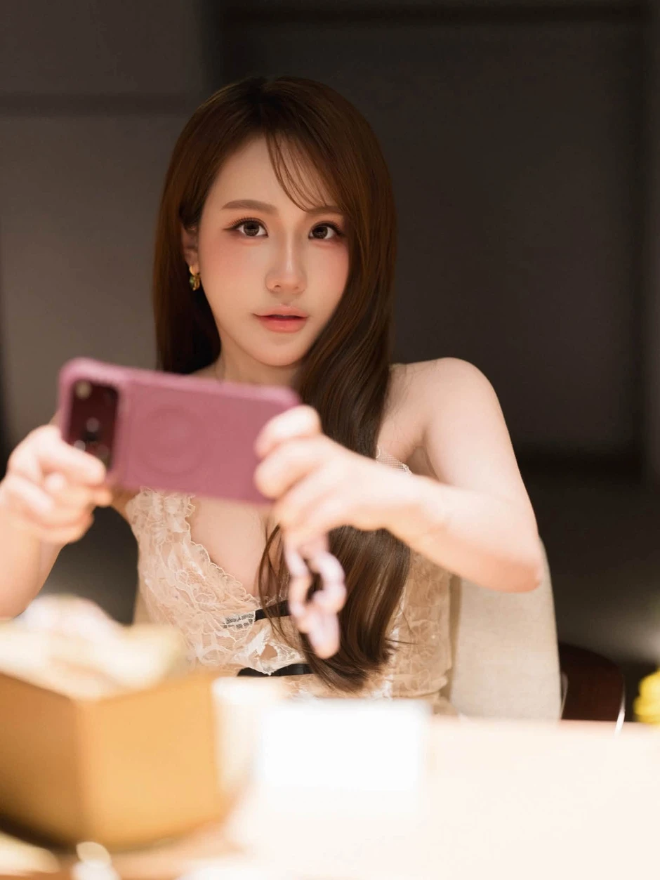 "Thánh nữ bida" khiến giang cư mận ngỡ ngàng với "giao diện" hiện tại "Thánh nữ bida" khiến giang cư mận ngỡ ngàng với "giao diện" hiện tại