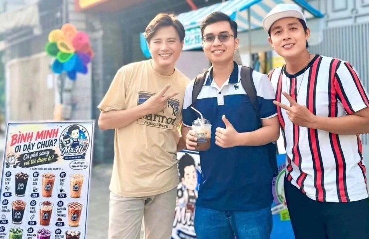 4 nghệ sĩ Việt chạy xe ôm, bán cà phê vỉa hè mưu sinh là ai?