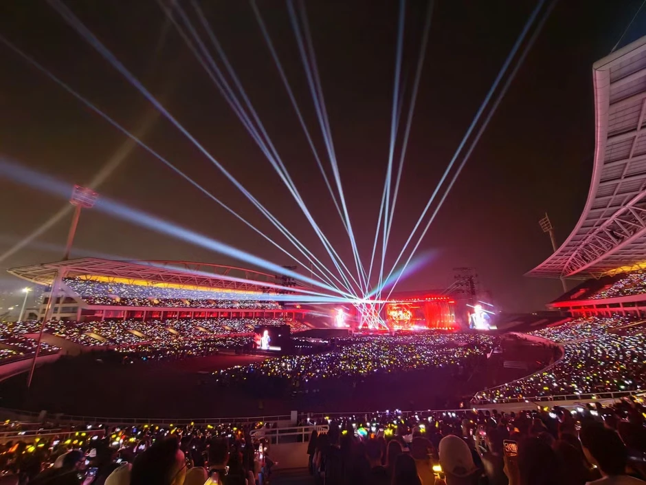 45.000 người ở Mỹ Đình vỡ òa với Big Bang