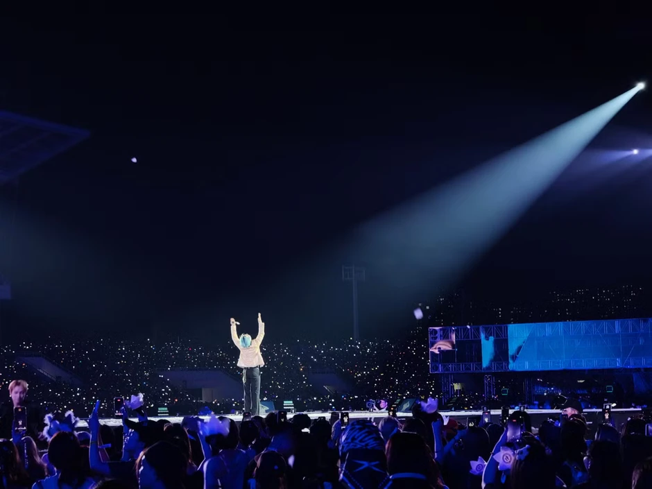 45.000 người ở Mỹ Đình vỡ òa với Big Bang