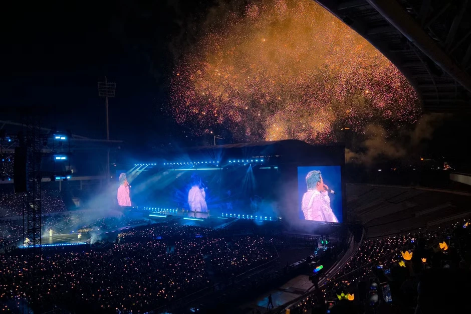 45.000 người ở Mỹ Đình vỡ òa với Big Bang