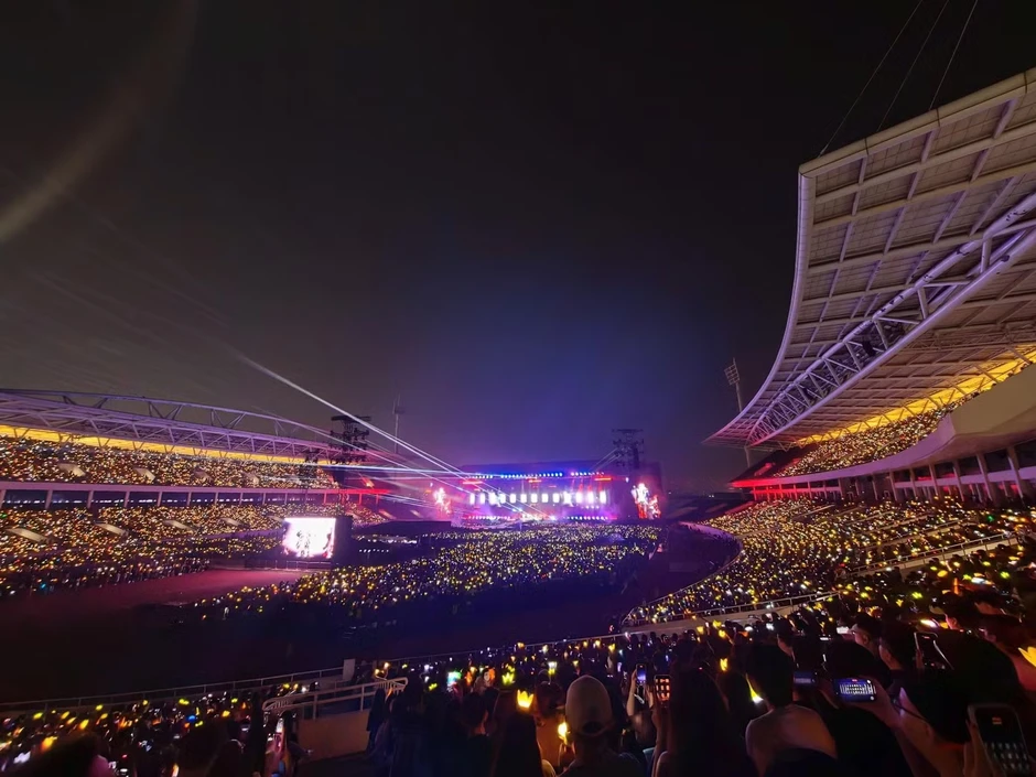 45.000 người ở Mỹ Đình vỡ òa với Big Bang