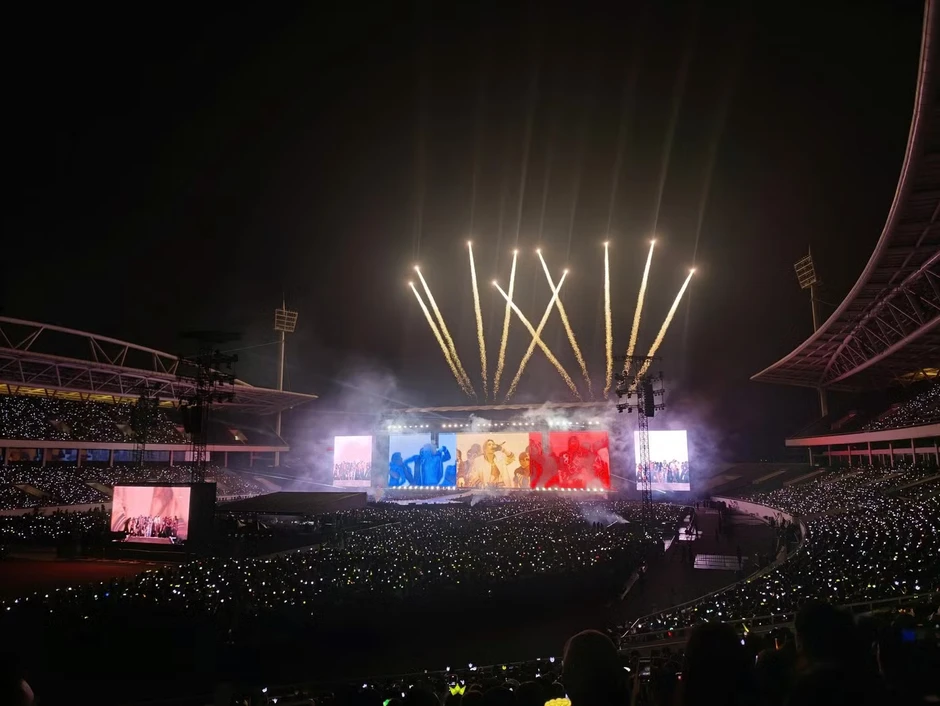 45.000 người ở Mỹ Đình vỡ òa với Big Bang