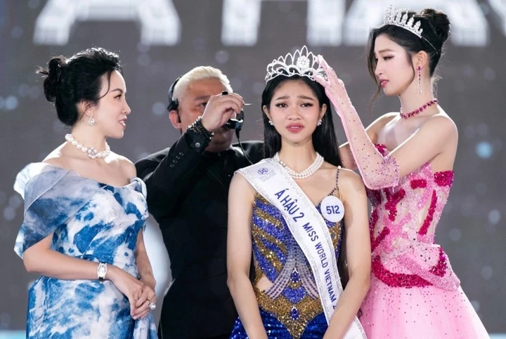 Á hậu để mặt mộc đóng Trại Buôn Người: Tuổi thơ khó khăn, từng bị chê nhan sắc Á hậu để mặt mộc đóng Trại Buôn Người: Tuổi thơ khó khăn, từng bị chê nhan sắc