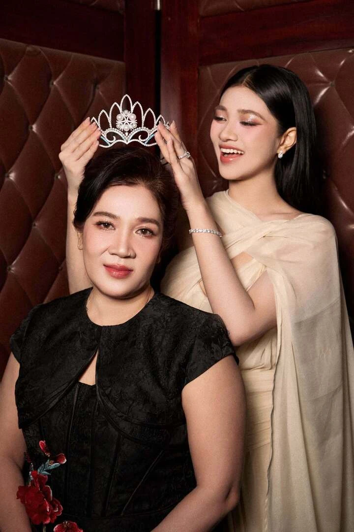 Á hậu để mặt mộc đóng Trại Buôn Người: Tuổi thơ khó khăn, từng bị chê nhan sắc Á hậu để mặt mộc đóng Trại Buôn Người: Tuổi thơ khó khăn, từng bị chê nhan sắc