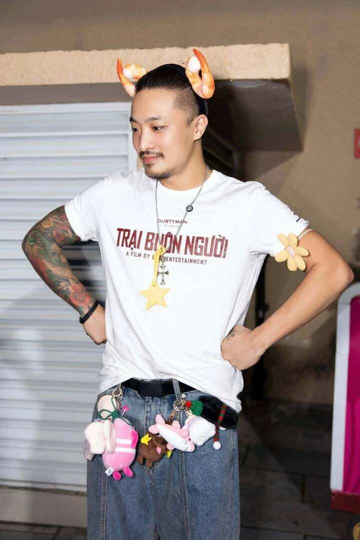 Ác nhân Mony Trại buôn người: Trên phim dữ dằn, ngoài đời mê Hello Kitty