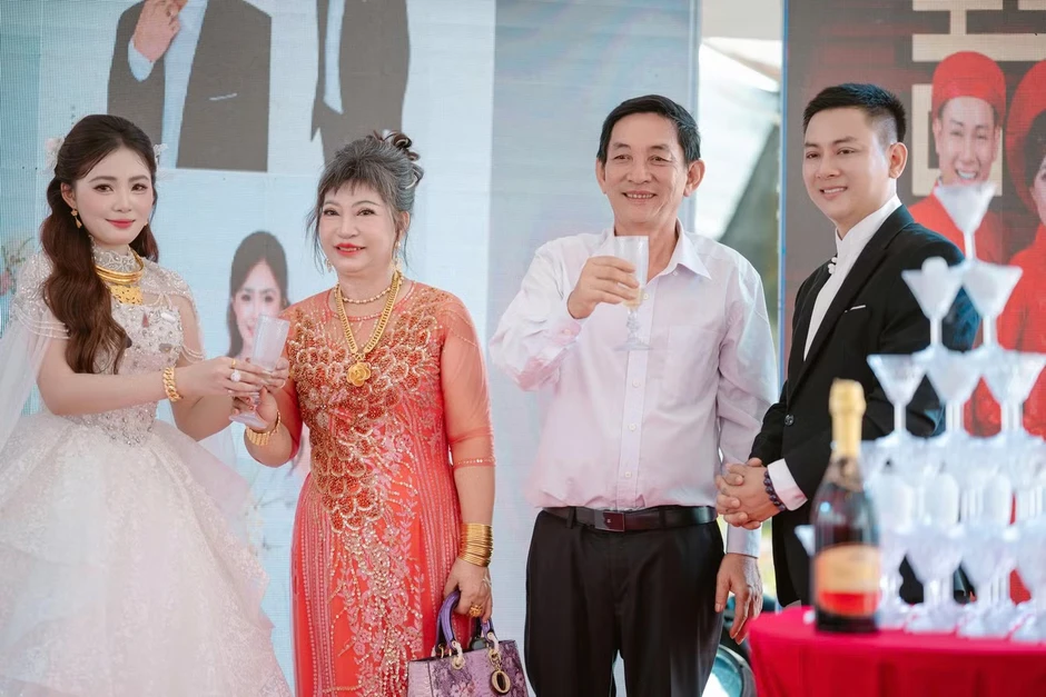 Ảnh chưa công khai ở đám cưới Hoài Lâm