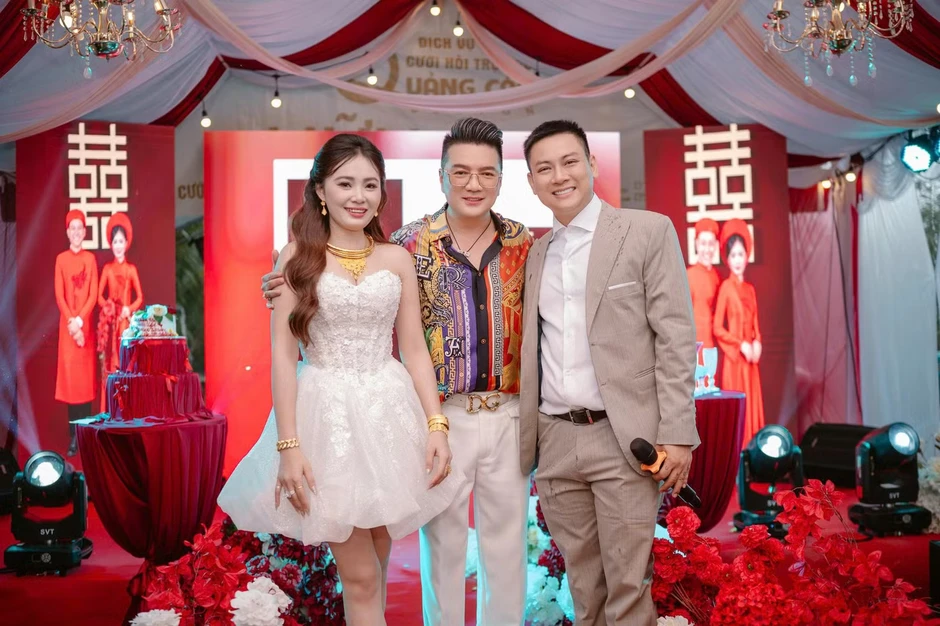 Ảnh chưa công khai ở đám cưới Hoài Lâm