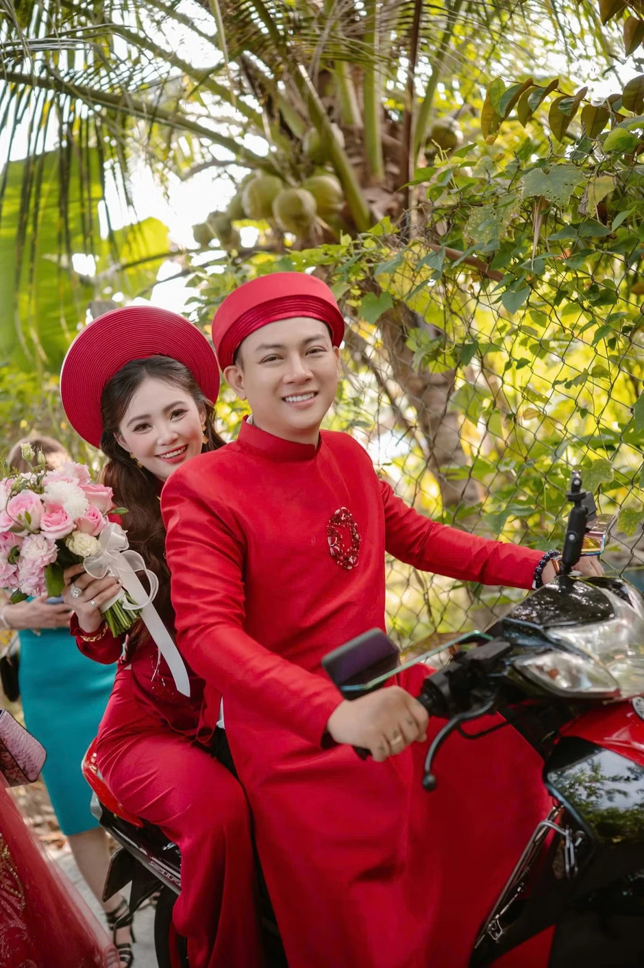 Ảnh chưa công khai ở đám cưới Hoài Lâm