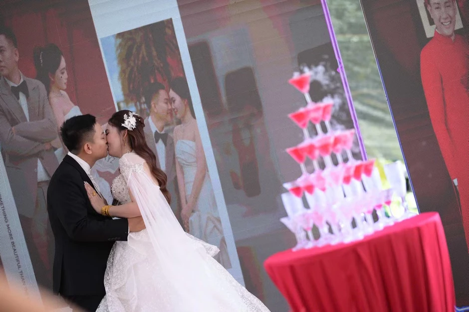 Ảnh chưa công khai ở đám cưới Hoài Lâm