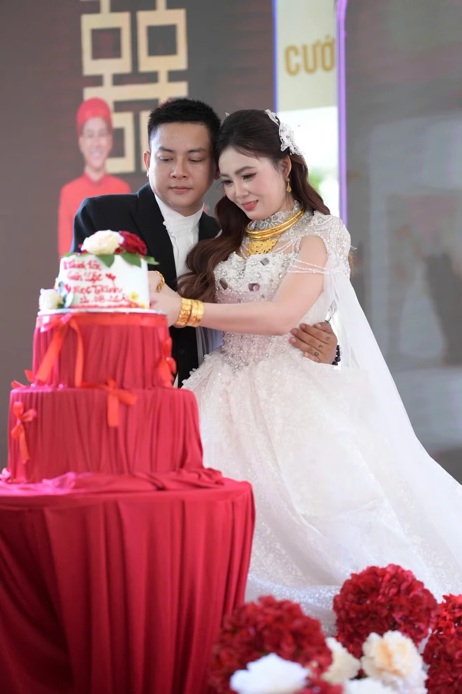 Ảnh chưa công khai ở đám cưới Hoài Lâm