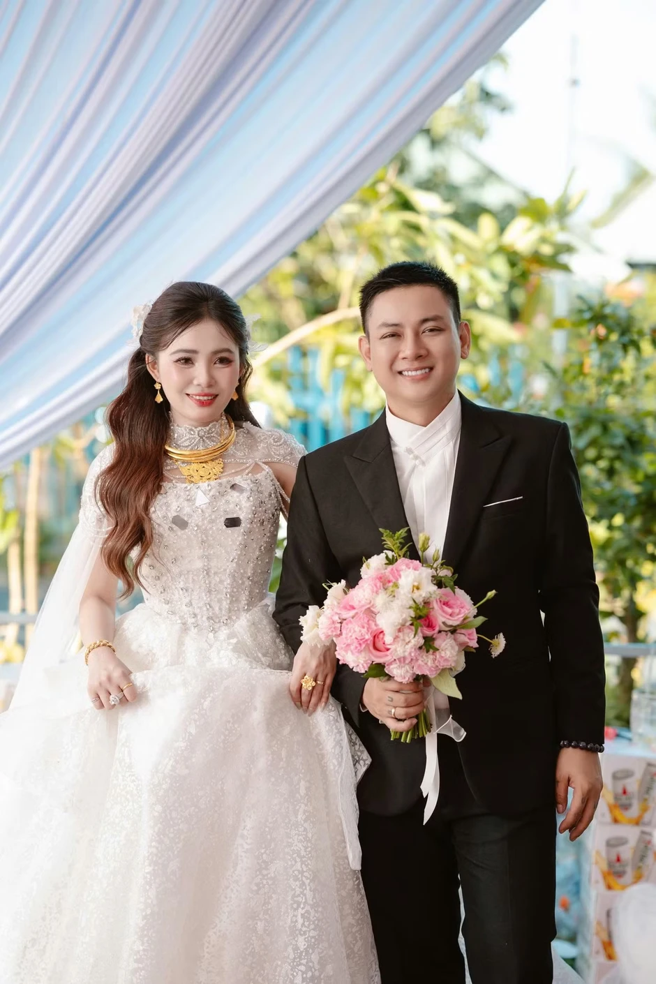 Ảnh chưa công khai ở đám cưới Hoài Lâm