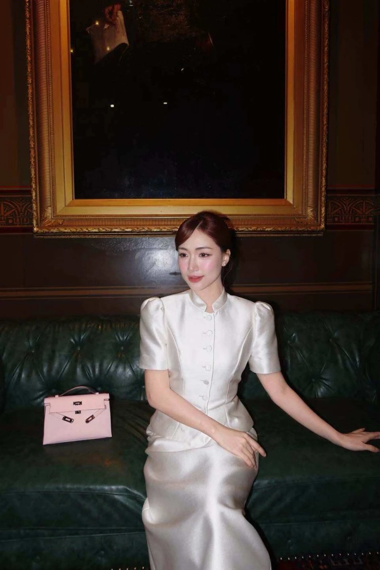 Ảnh sao 2/10: Hòa Minzy xách túi hơn nửa tỷ đồng đi sự kiện