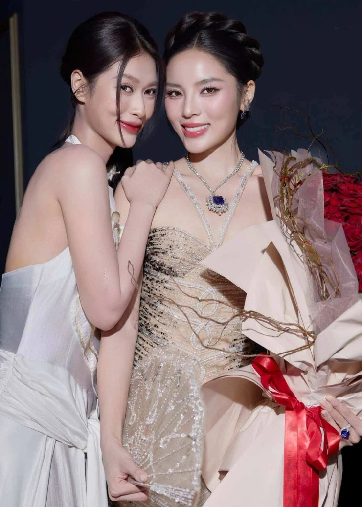 Ảnh sao 25/10: Thuý Diễm tận hưởng thời gian ở cữ Ảnh sao 25/10: Thuý Diễm tận hưởng thời gian ở cữ