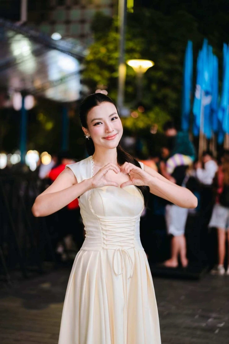 Ảnh sao 26/10: Đan Trường cùng vợ cũ khai trương quán cà phê ở Mỹ Ảnh sao 26/10: Đan Trường cùng vợ cũ khai trương quán cà phê ở Mỹ