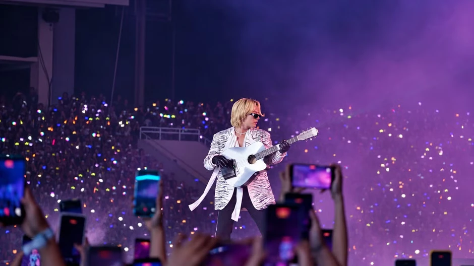 Big Bang nằm vật ra sân khấu, fan Việt điên đảo ở Mỹ Đình Big Bang nằm vật ra sân khấu, fan Việt điên đảo ở Mỹ Đình