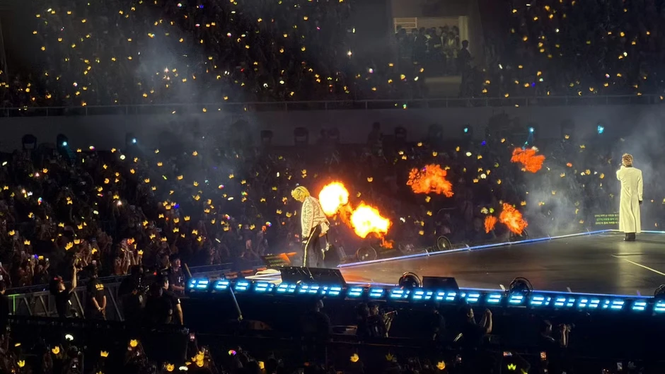 Big Bang nằm vật ra sân khấu, fan Việt điên đảo ở Mỹ Đình Big Bang nằm vật ra sân khấu, fan Việt điên đảo ở Mỹ Đình