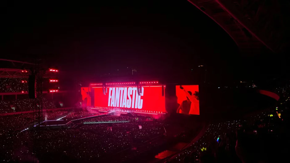 Big Bang nằm vật ra sân khấu, fan Việt điên đảo ở Mỹ Đình Big Bang nằm vật ra sân khấu, fan Việt điên đảo ở Mỹ Đình
