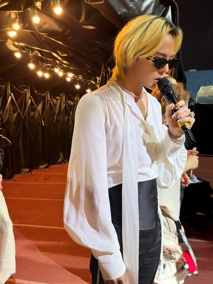 BIGBANG hé lộ loạt ảnh hậu trường sau hai đêm diễn ở Hà Nội BIGBANG hé lộ loạt ảnh hậu trường sau hai đêm diễn ở Hà Nội