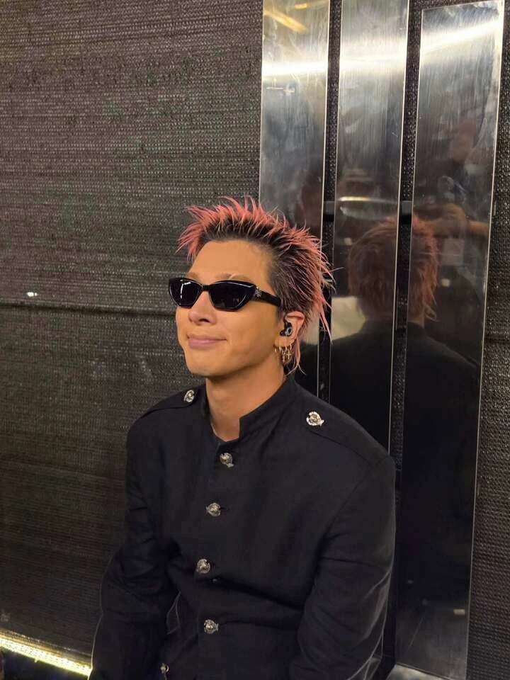 BIGBANG hé lộ loạt ảnh hậu trường sau hai đêm diễn ở Hà Nội BIGBANG hé lộ loạt ảnh hậu trường sau hai đêm diễn ở Hà Nội