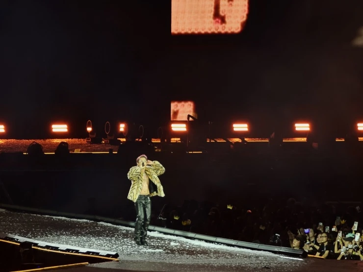 BigBang quỳ gối cảm ơn hàng chục nghìn khán giả Việt Nam BigBang quỳ gối cảm ơn hàng chục nghìn khán giả Việt Nam