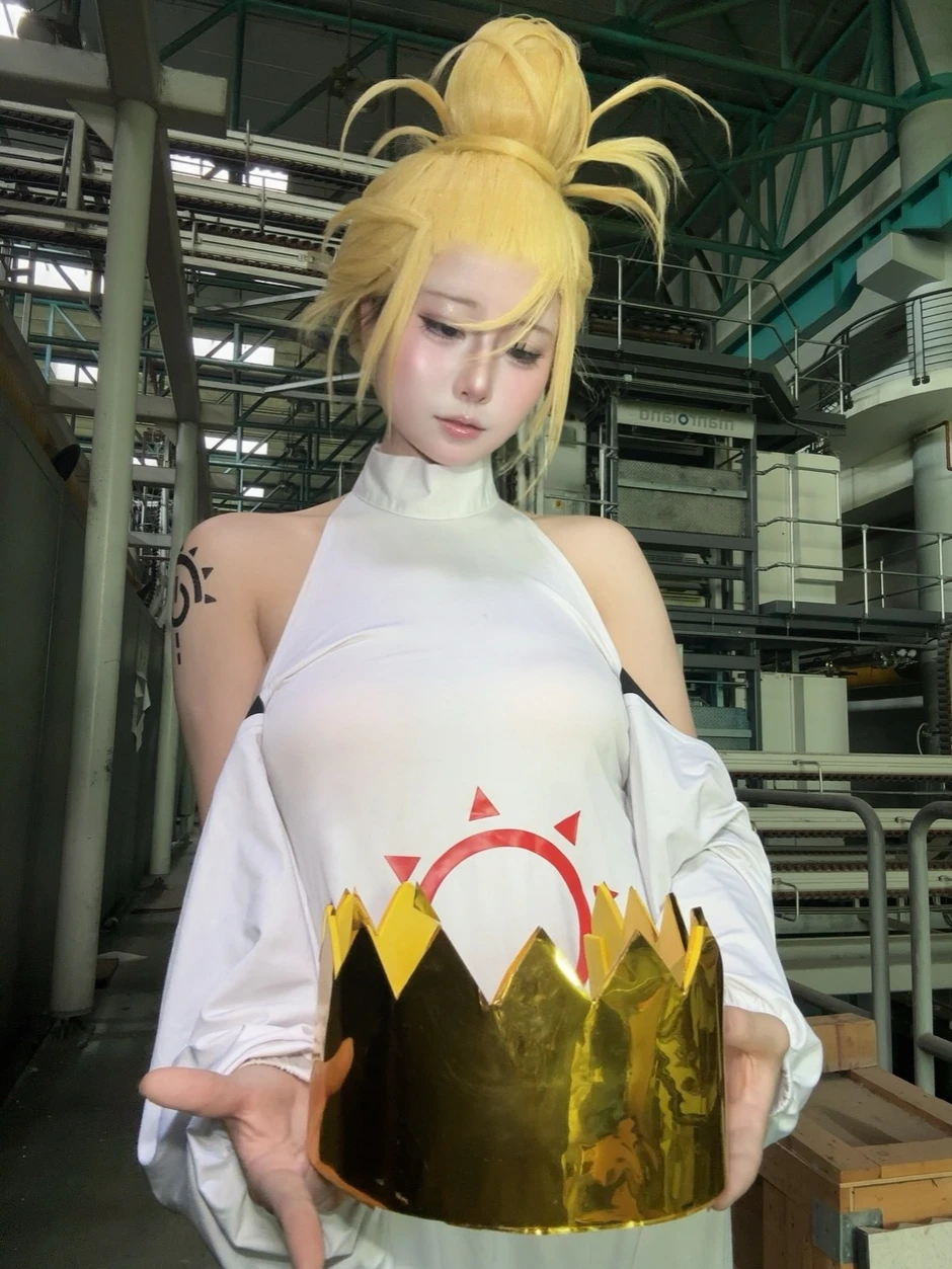 Bịt mắt cosplay, hot girl vô tình tạo ra siêu phẩm mùa Halloween Bịt mắt cosplay, hot girl vô tình tạo ra siêu phẩm mùa Halloween