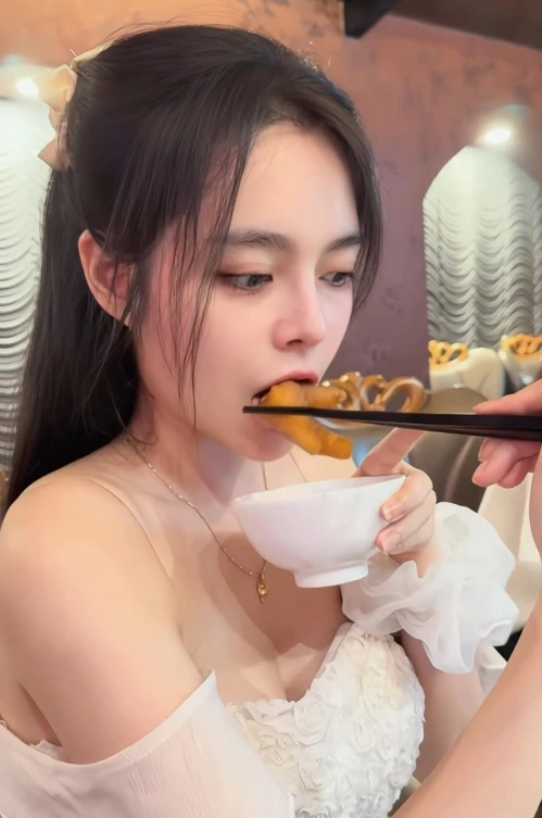 Cận cảnh khoảnh khắc đời thường của nữ diễn viên phim "Quỳnh Búp Bê" giản dị mà vẫn cuốn hút khó cưỡng