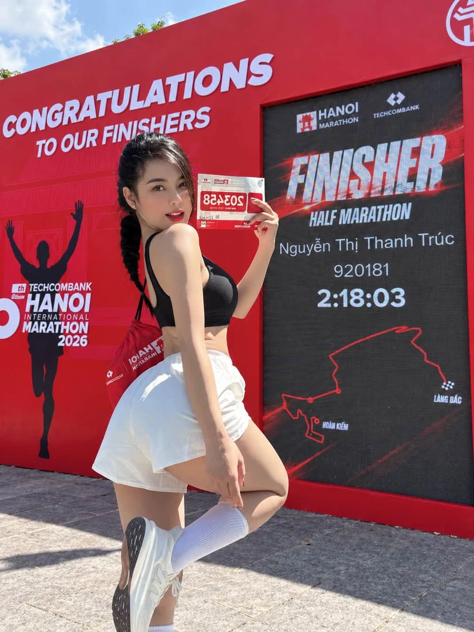 Check-in giải chạy, hot gymer tạo dáng chấn động khiến CĐM thích thú Check-in giải chạy, hot gymer tạo dáng chấn động khiến CĐM thích thú