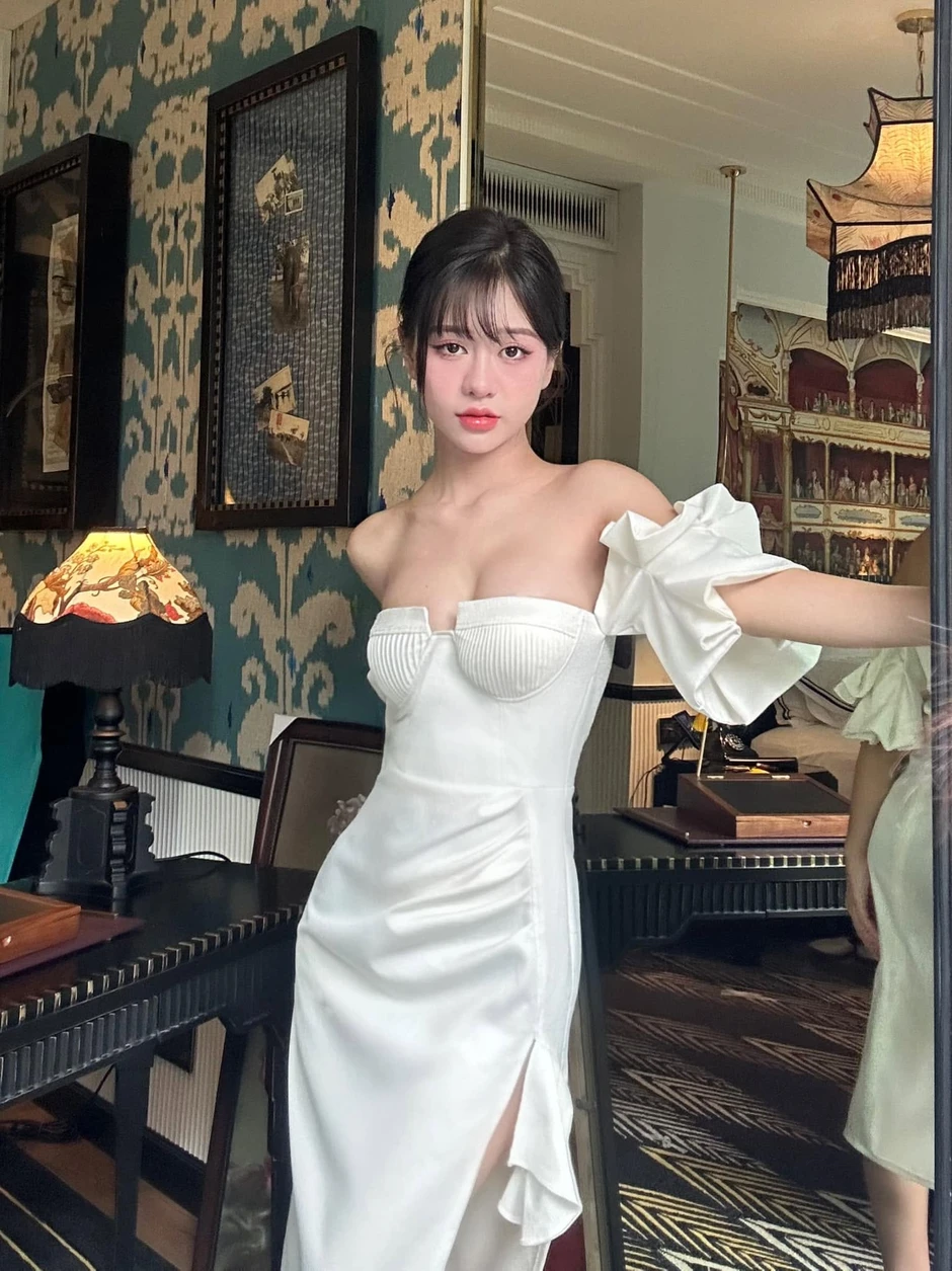 Chỉ uống trà sữa thôi, họa sĩ Minh Thư vẫn dễ dàng khiến người xem "gục ngã"