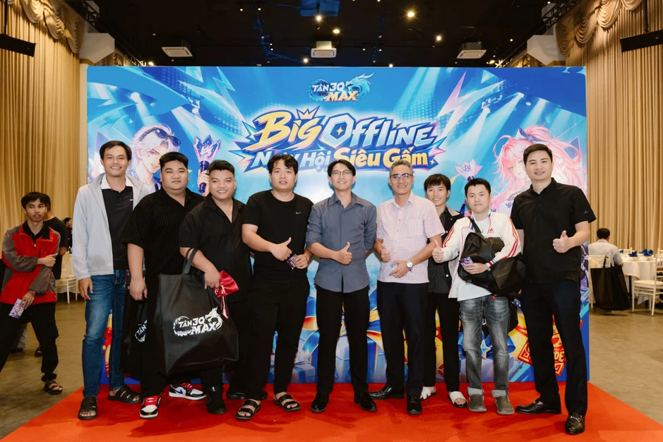 Chống nạng đến offline, hàng trăm game thủ nô nức tham gia offline Tân 3Q: Max