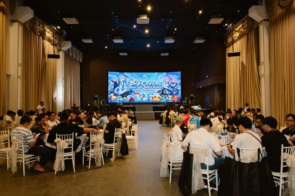 Chống nạng đến offline, hàng trăm game thủ nô nức tham gia offline Tân 3Q: Max