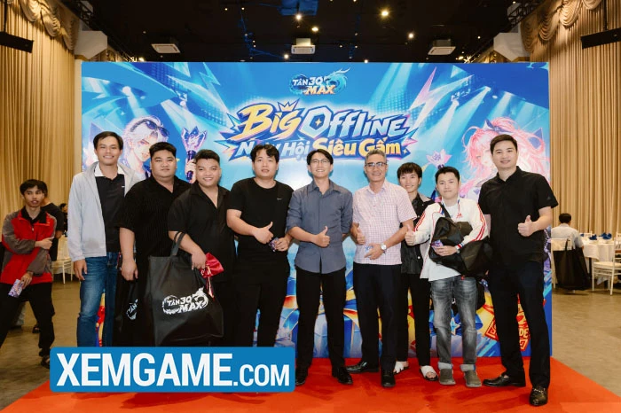 Chống nạng vẫn đến offline, cộng đồng Tân 3Q: MAX khiến game thủ bất ngờ vì độ nhiệt tình