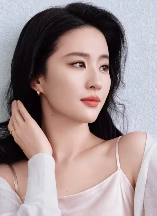 Chuyện gì đang xảy ra với Lưu Diệc Phi