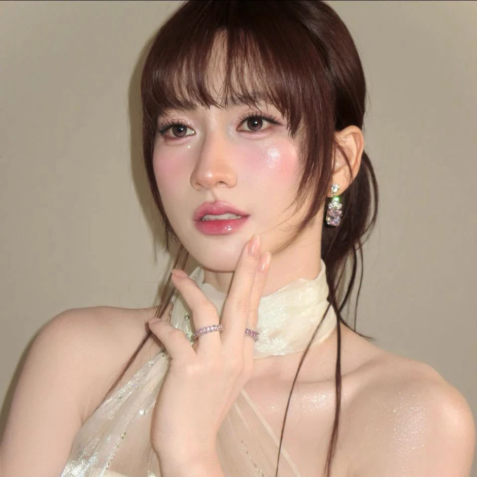 Cô bé Cà Mau bán xôi phụ mẹ bất ngờ lọt đề cử đẹp nhất thế giới Cô bé Cà Mau bán xôi phụ mẹ bất ngờ lọt đề cử đẹp nhất thế giới