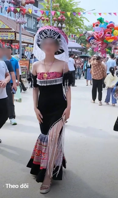 Cô gái diện đồ phản cảm đi lễ hội Mông gây tranh cãi Cô gái diện đồ phản cảm đi lễ hội Mông gây tranh cãi