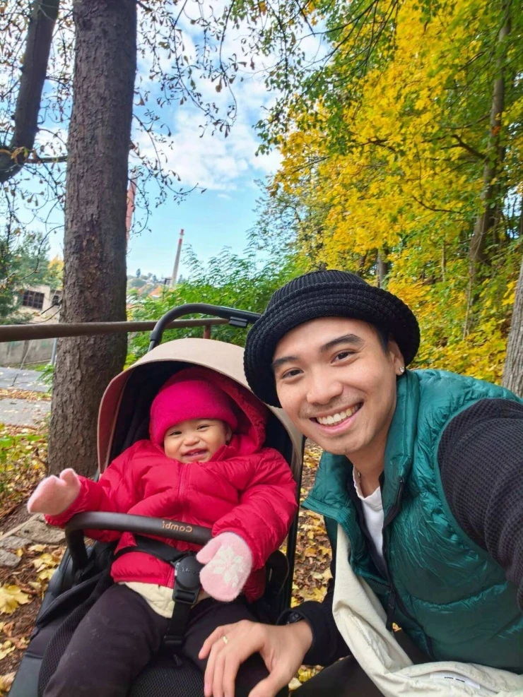 Con gái HHen Niê cười tít mắt trong chuyến du lịch châu Âu đầu đời