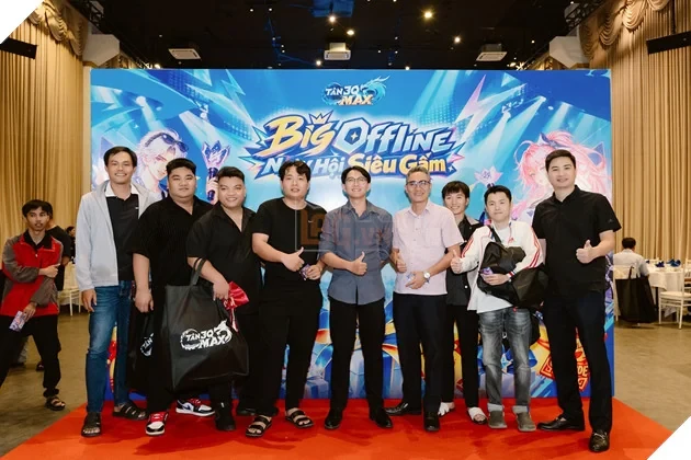 Cộng Đồng Tân 3Q: MAX “Xôm” Từ Online Đến Offline, Game Thủ Chống Nạng Vẫn Quyết Tâm Đi Hội Ngộ